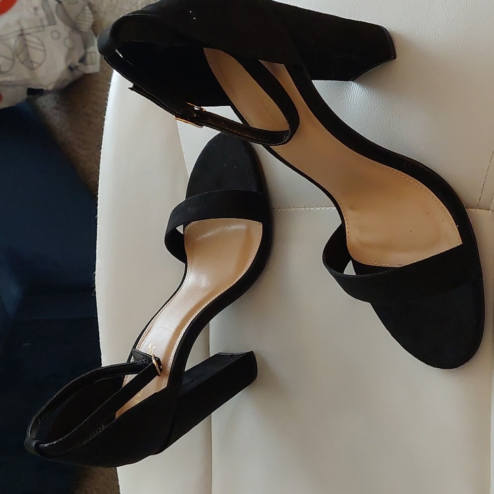 LYVIA CLASSIC HEELED SANDAL from ShoeDazzle size 9 1/2 Wide